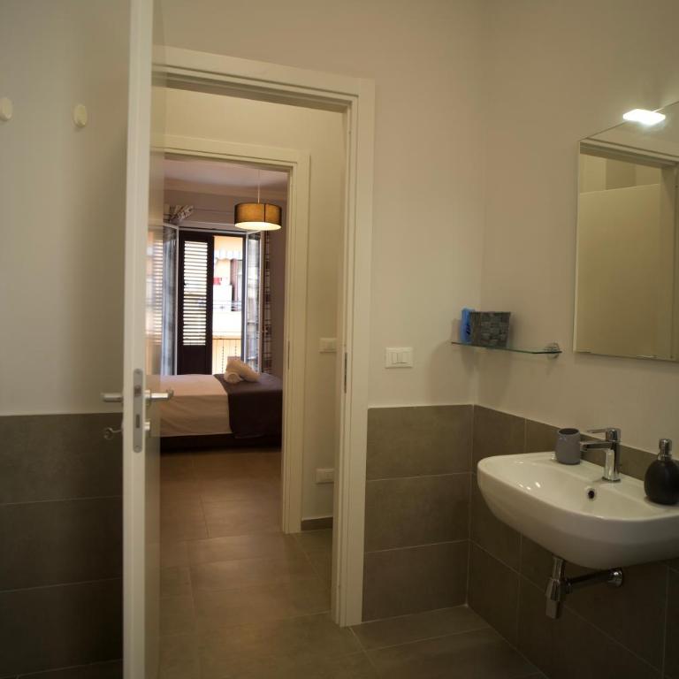 Donna Franca Rooms and Suite - Large Double Room - 5