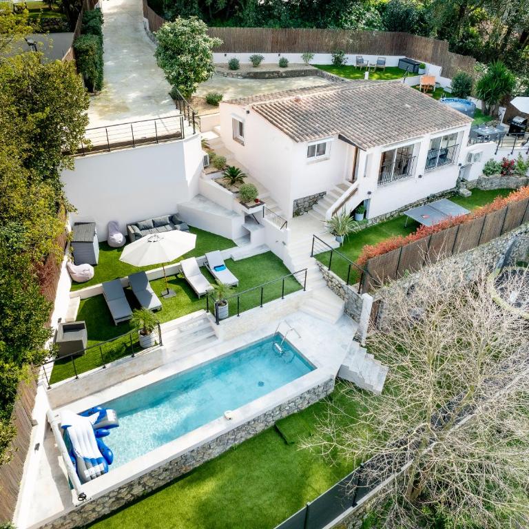 Piscine-Jacuzzi-Sauna -Videoprojecteur Perle Rare - Deluxe Villa - 1
