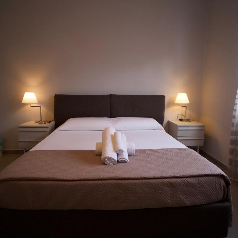 Donna Franca Rooms and Suite - Large Double Room - 6