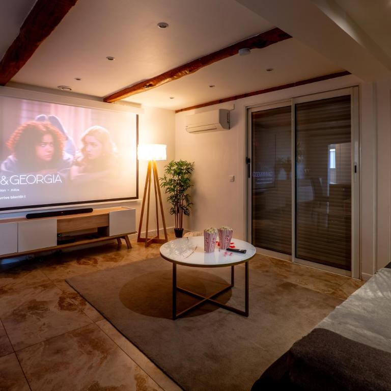 Piscine-Jacuzzi-Sauna -Videoprojecteur Perle Rare - Deluxe Villa - 22