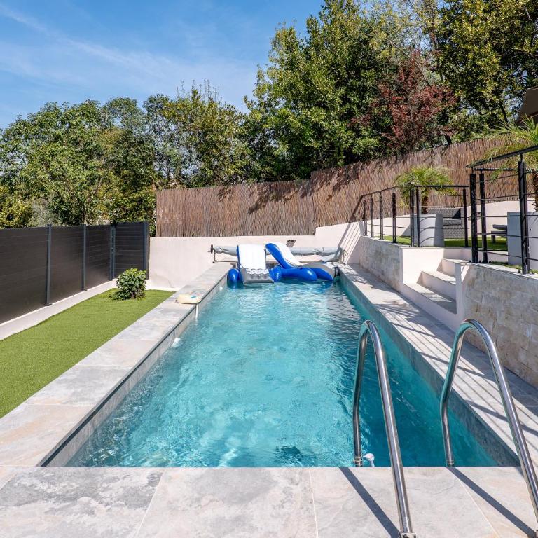 Piscine-Jacuzzi-Sauna -Videoprojecteur Perle Rare - Deluxe Villa - 30