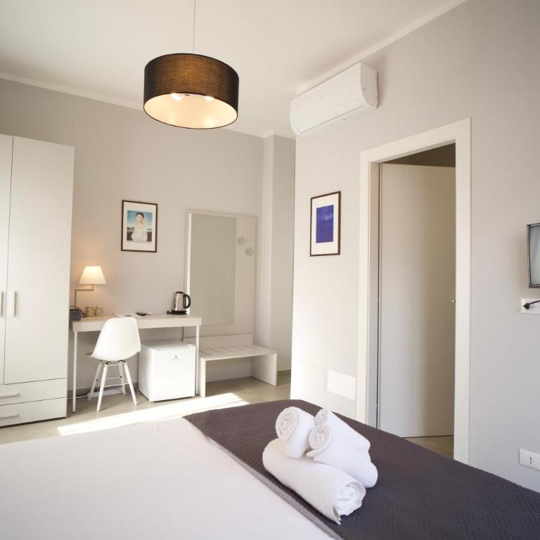 Donna Franca Rooms and Suite - Standard Double Room - 13