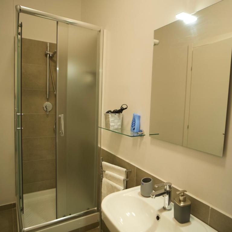Donna Franca Rooms and Suite - Standard Double Room - 7