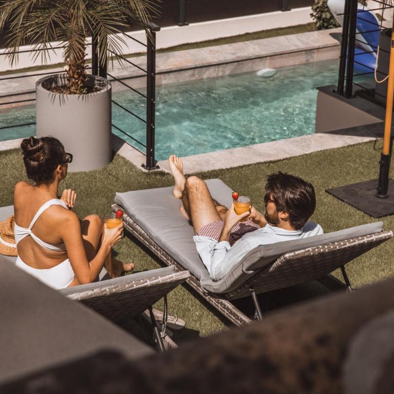 Piscine-Jacuzzi-Sauna -Videoprojecteur Perle Rare - Deluxe Villa - 38