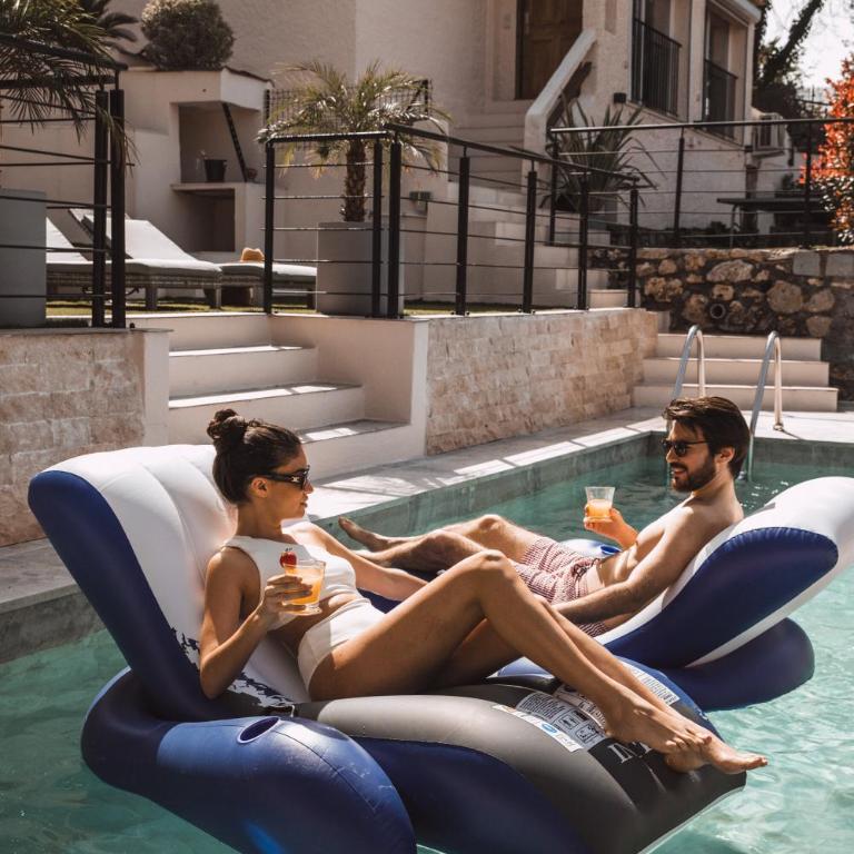 Piscine-Jacuzzi-Sauna -Videoprojecteur Perle Rare - Deluxe Villa - 34