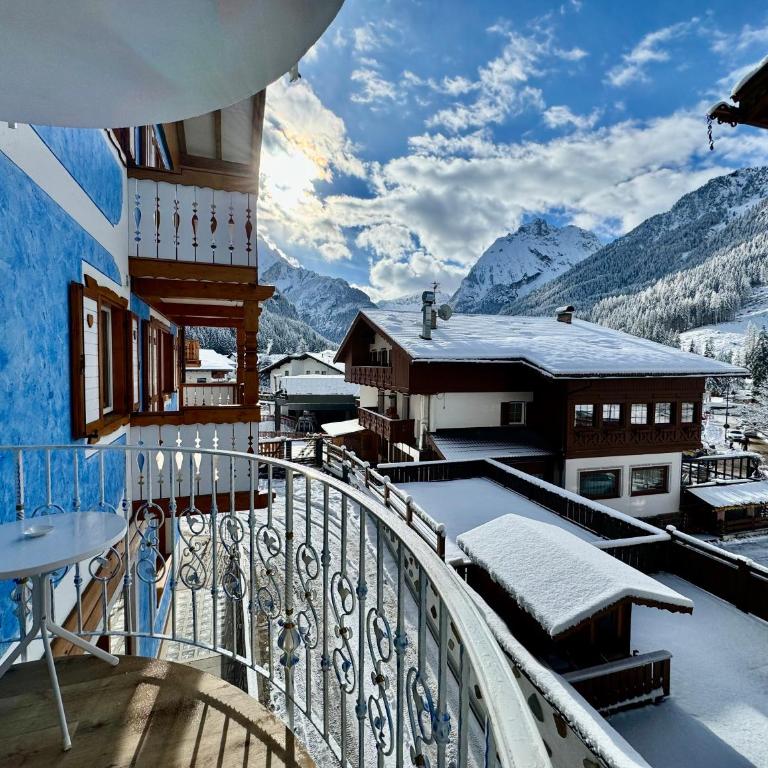 B&B Family Accommodation Canazei BIKE FRIENDLY - Camera Singola Deluxe con Balcone - 4