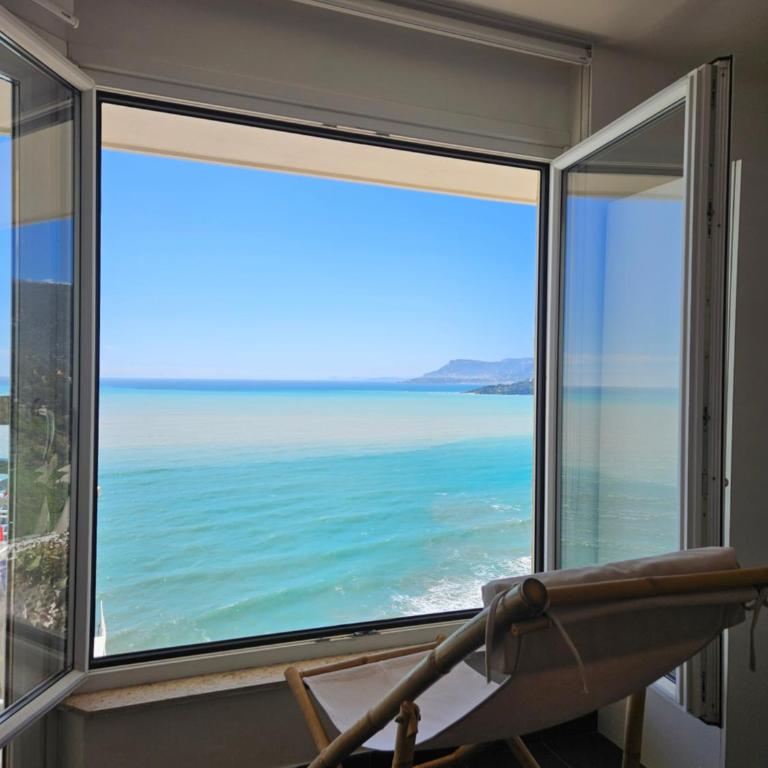 Beachfront Paradise - Panoramic Terrace, Monaco view & Private Access to Calandre Beach - French Riviera Liguria - Appartamento con 2 Camere da Letto - 17
