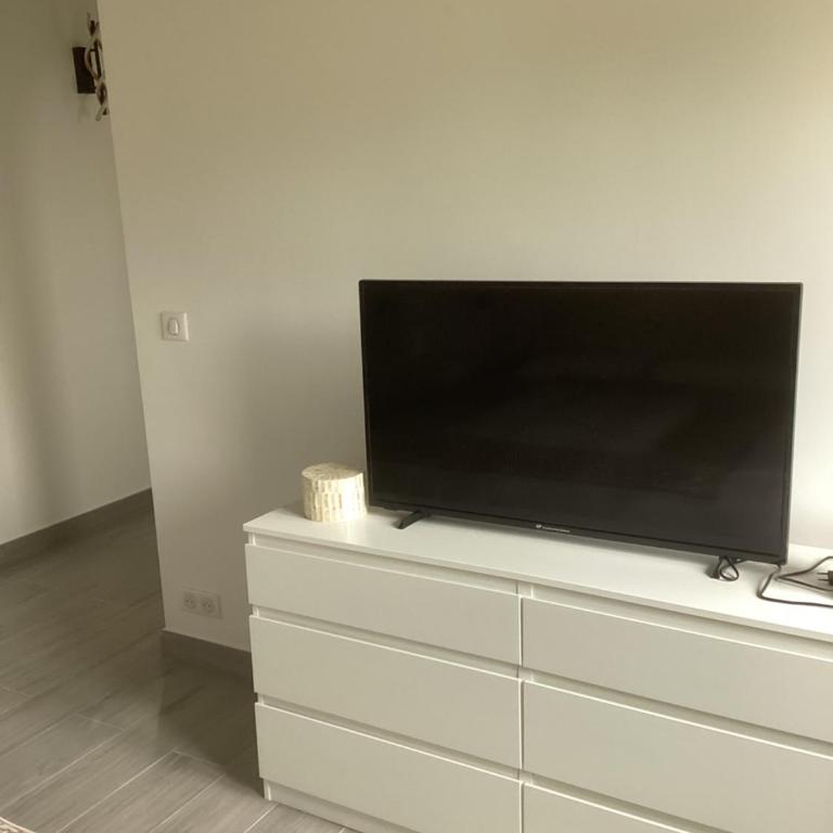 Pervenche - Chambre Double avec Salle de Bains Privative - 1