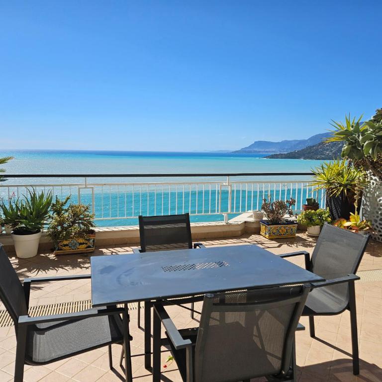 Beachfront Paradise - Panoramic Terrace, Monaco view & Private Access to Calandre Beach - French Riviera Liguria - Appartamento con 2 Camere da Letto - 23