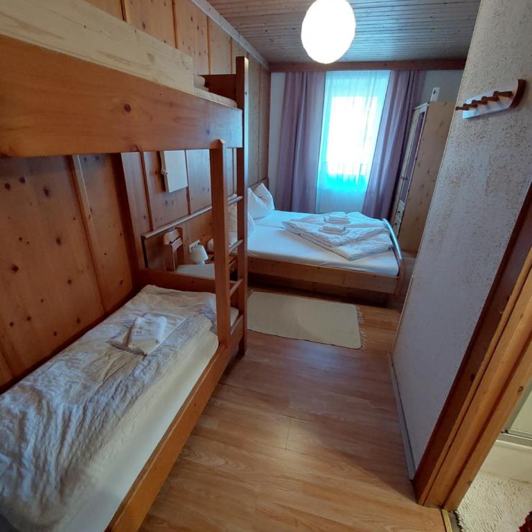 Frühstückspension zur Post - Dreibettzimmer - 2