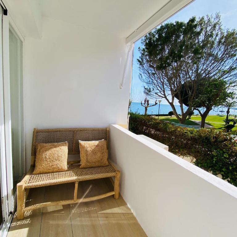 Palm Breeze Beachfront Suite - One-Bedroom Apartment - 11