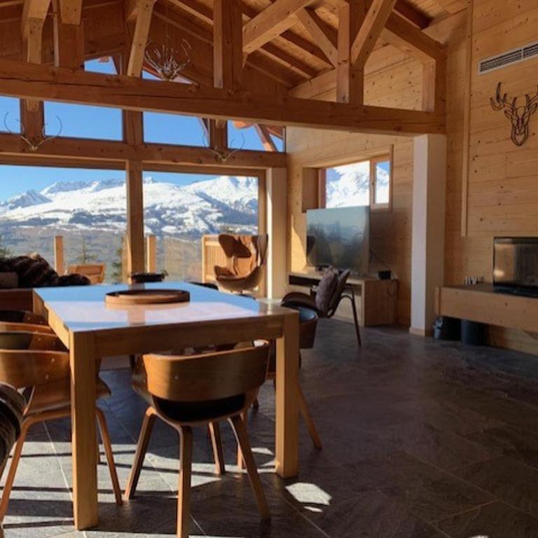 Chalet spacieux et rénové · Terrasse · Capacité 10 personnes · Wifi gratuit - FR-1-346-570 - Chalet - 3