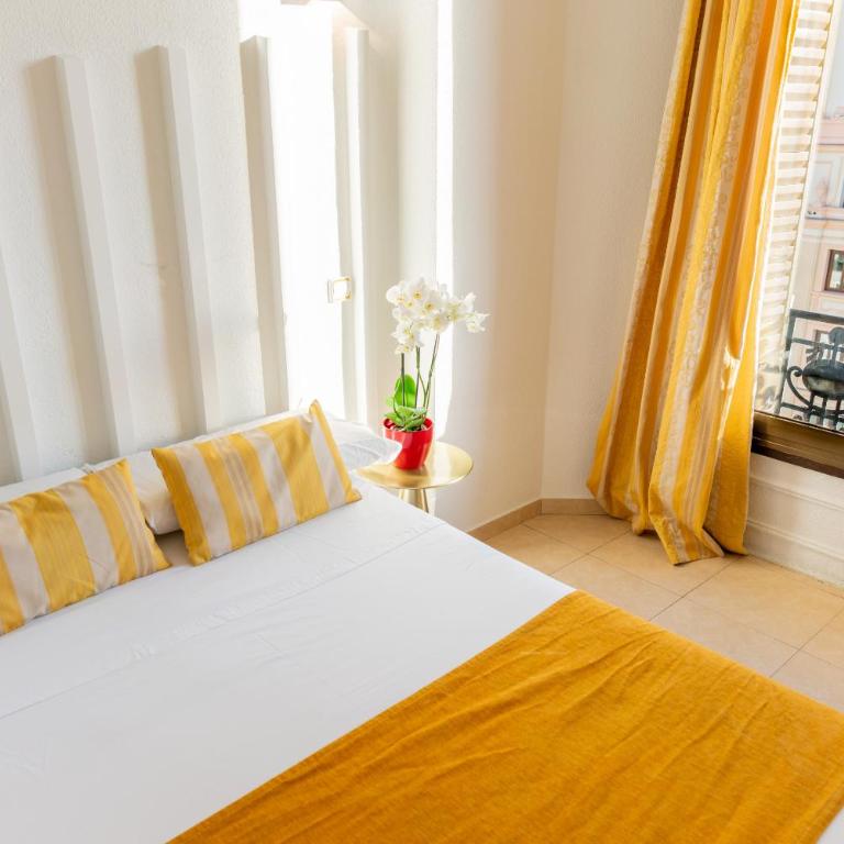 Hostal Josefina-Gran Vía - Double Room with Private Bathroom - 4