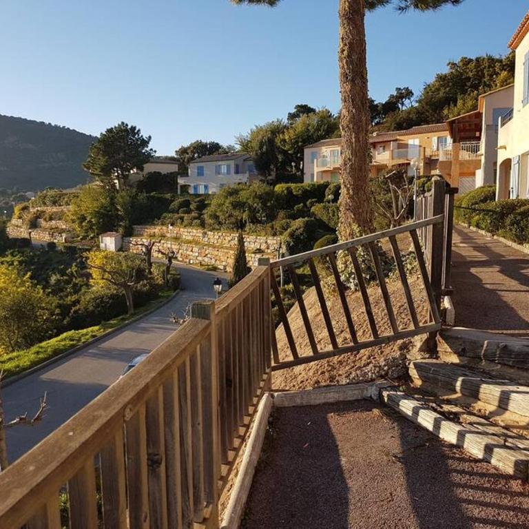 "Le Petit Bonheur" Studio Vue Mer - Climatisation - Parking gratuit - Côte d'Azur - Appartement 1 Chambre - 25