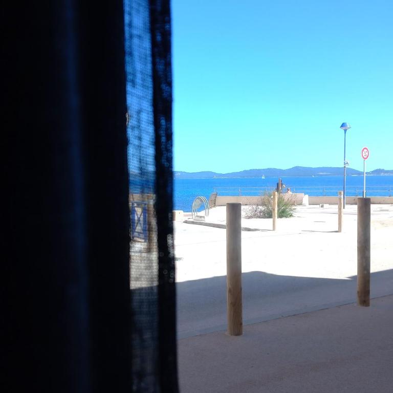 La Tour Fondue Appartement vue mer Grand T2 face a Porquerolles Drap serviette non fournis - Apartment mit 1 Schlafzimmer - 16