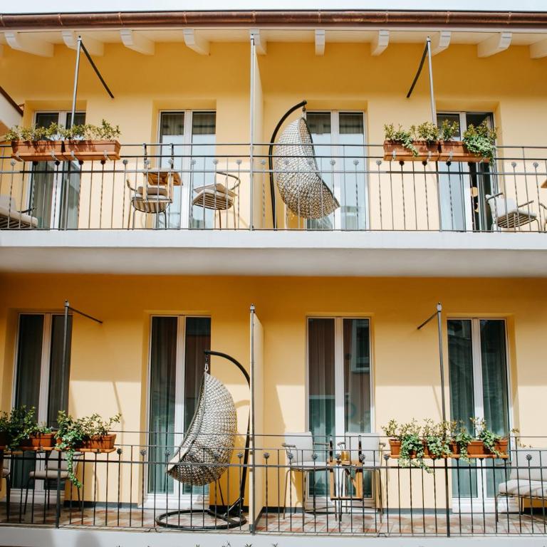 Vista Lakefront Boutique Hotel - Garden King Double Room with Balcony - 10