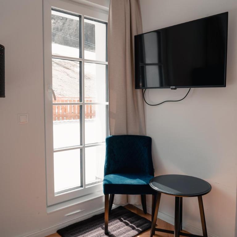 Hotel Sonnenalm Stuhleck - Doppelzimmer mit Balkon - 8