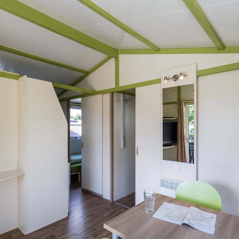 Camping Lazy Rancho - Family & Adventure - Two-Bedroom Bungalow with Bathroom - 7