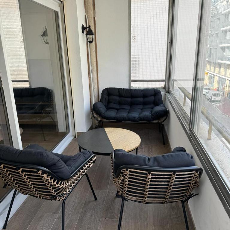 Renovated 4 room Apartment-Parking next door and Beach at 700m - Three-Bedroom Apartment - 25