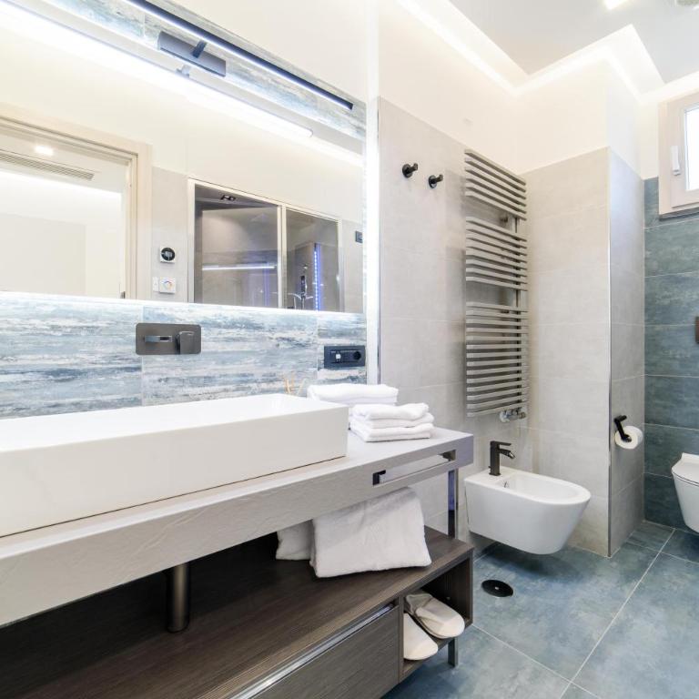 Cloister Suites Amalfi - Camera King Deluxe - 11