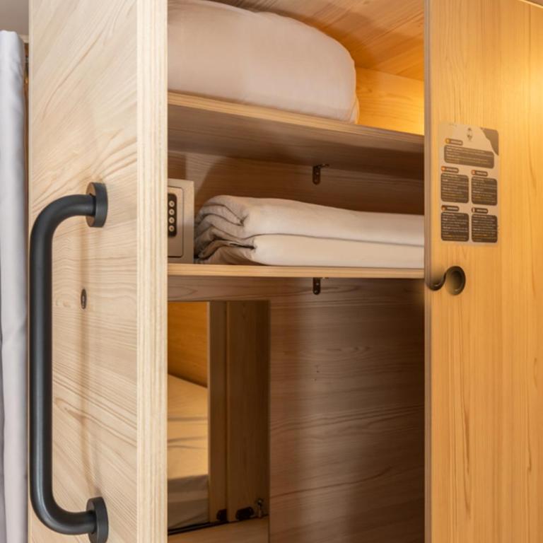 El Josemari Hostel - Cama en habitación compartida femenina de 6 camas - 5
