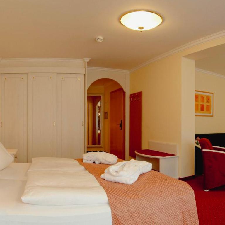 Hotel Norica - Thermenhotels Gastein mit dem Bademantel direkt in die Therme - Suite - kostenfreier Eintritt in die Alpentherme - 1