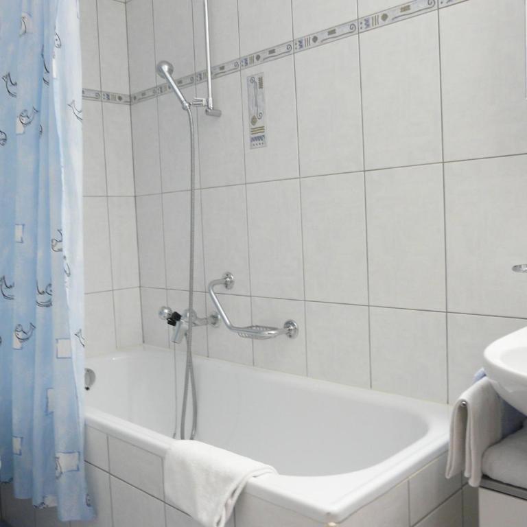 Apartments Alpenfirn Saas-Fee - Apartment mit 2 Schlafzimmern und Badewanne - 1. Etage - 1
