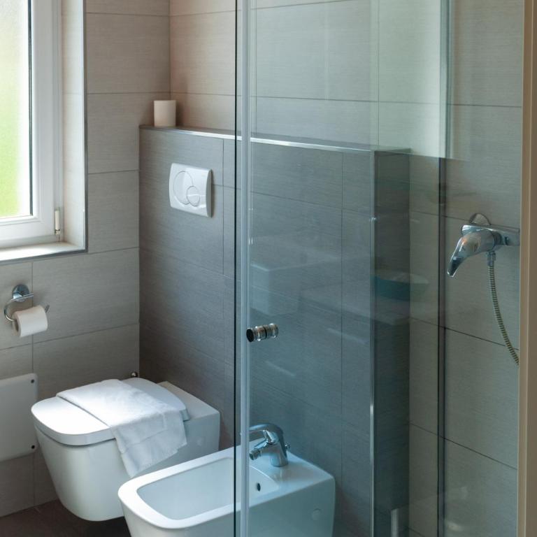 La Fattoria Apartments - Comfort One-Bedroom Apartment with Terrace and Frontal Lake View - 5