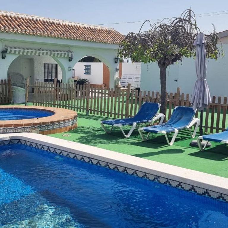 SE ALQUILA CHALET CON PISCINA Y YACUCCI - Casa de 4 dormitorios - 4