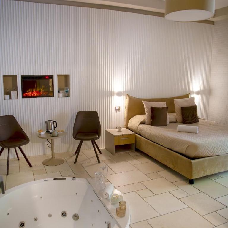 Lux Suite - Suite with Hot Tub - 32