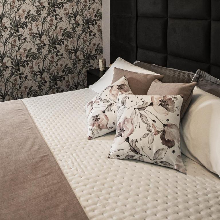 Morada Luna Polanco - Queen Room with Shared Bathroom - 3