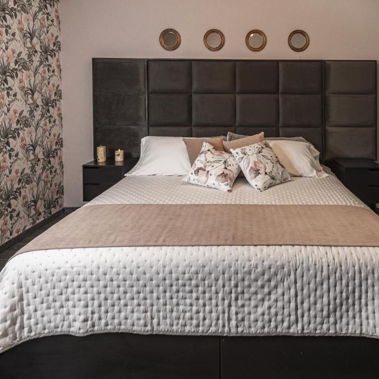Morada Luna Polanco - Queen Room with Shared Bathroom - 4