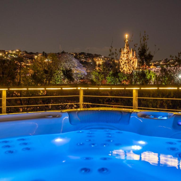 Casa Cielo, 4-Story Luxury Home with Rooftop Hot Tub & AC - Four-Bedroom House - 37