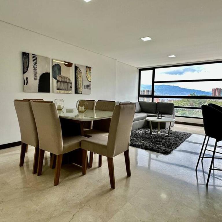 302 Spacious apartment nice view in El Poblado - Three-Bedroom Apartment - 57