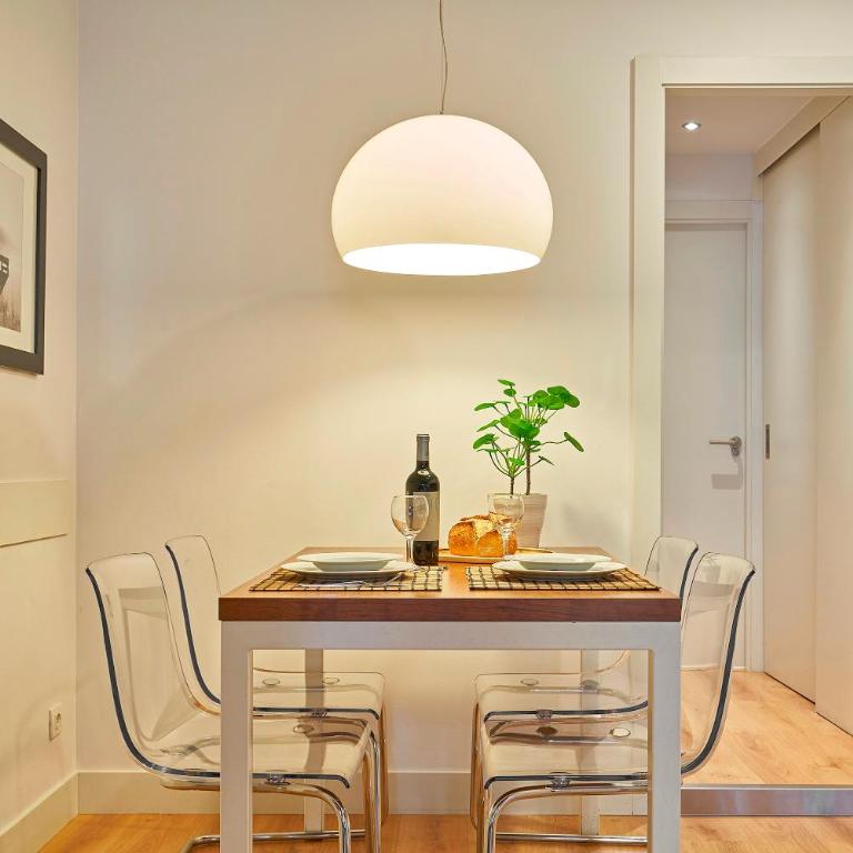 Catalan Comfort near Sagrada Familia by MyRentalHost - Two-Bedroom Apartment - 14