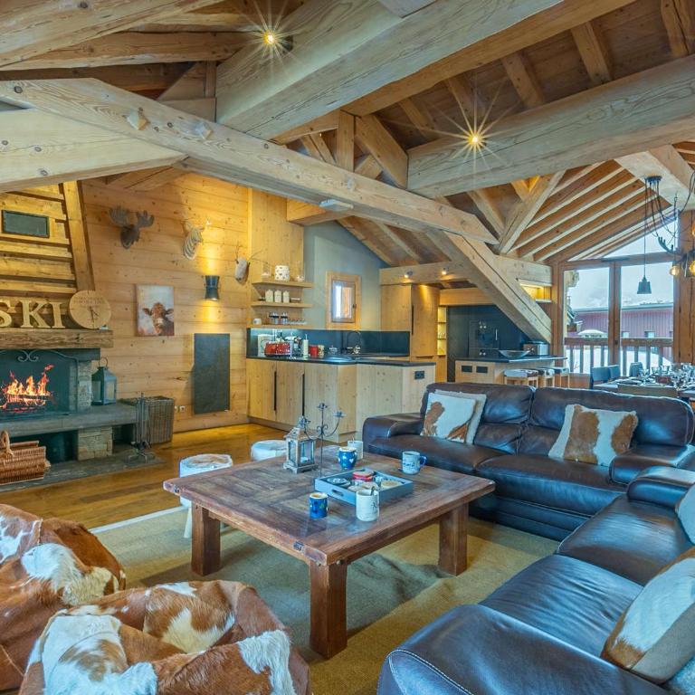 Chalet de Standing avec Cheminée et Sauna, Proche du Centre de Val-d'Isère - FR-1-694-14 - Chalet - 1