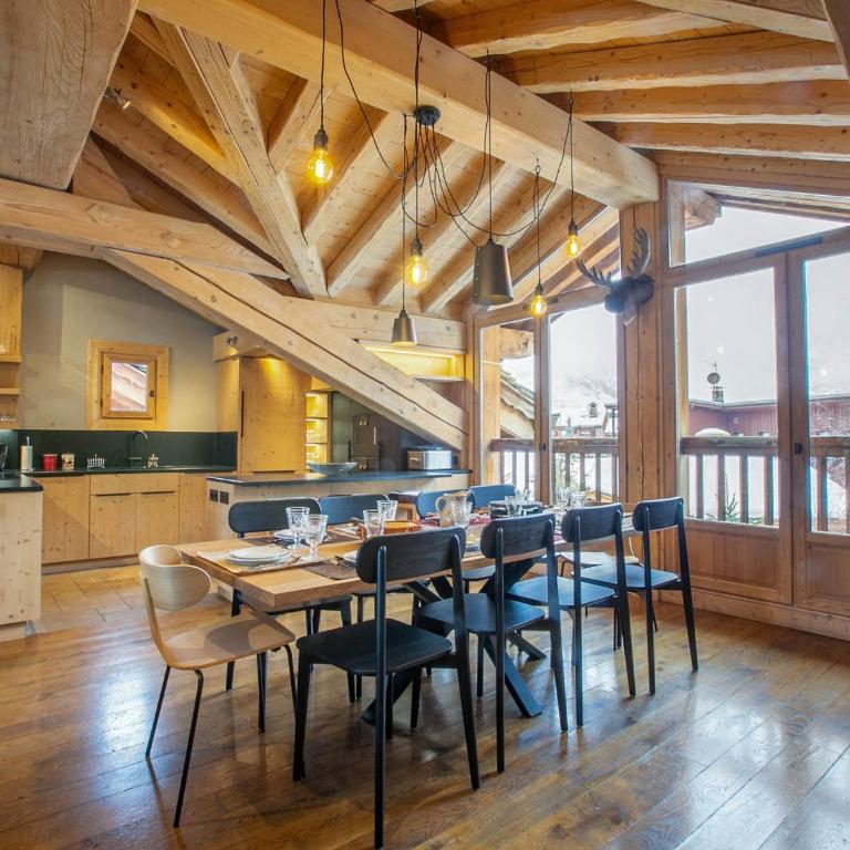 Chalet de Standing avec Cheminée et Sauna, Proche du Centre de Val-d'Isère - FR-1-694-14 - Chalet - 4