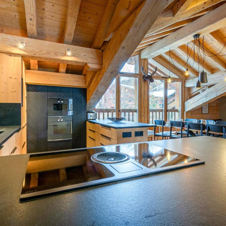 Chalet de Standing avec Cheminée et Sauna, Proche du Centre de Val-d'Isère - FR-1-694-14 - Chalet - 10