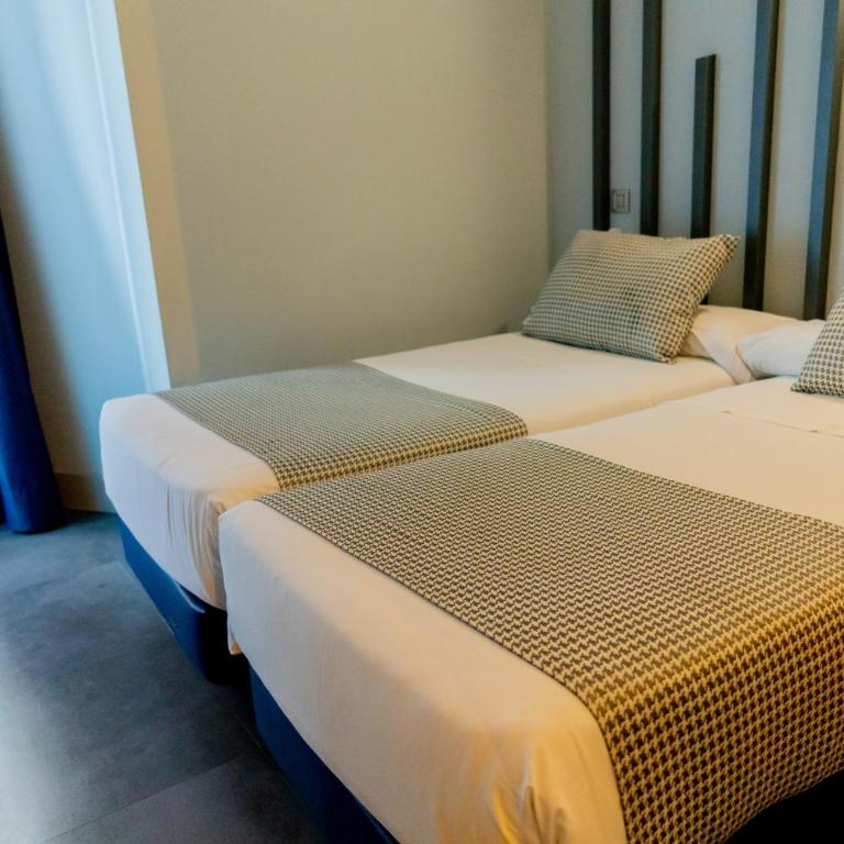 Hostal Carmen-Gran Vía - Twin Room with Private Bathroom - 6