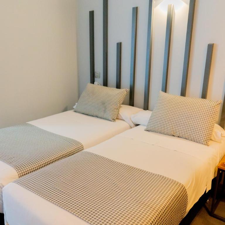 Hostal Carmen-Gran Vía - Twin Room with Private Bathroom - 4