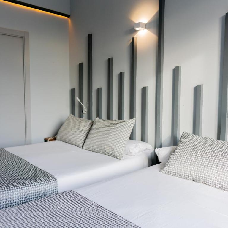 Hostal Carmen-Gran Vía - Basic Triple Room - 5