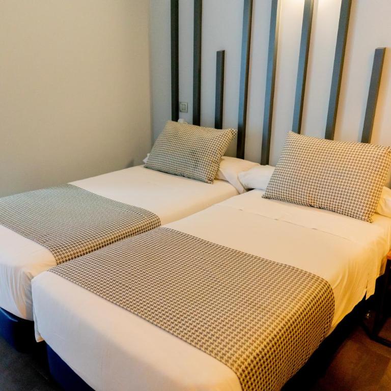 Hostal Carmen-Gran Vía - Twin Room with Private Bathroom - 7