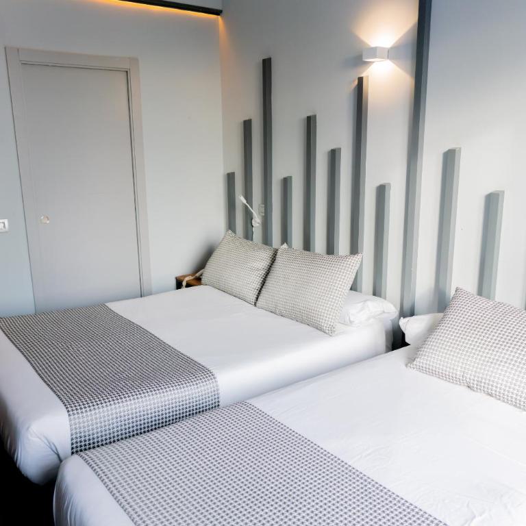 Hostal Carmen-Gran Vía - Basic Triple Room - 6