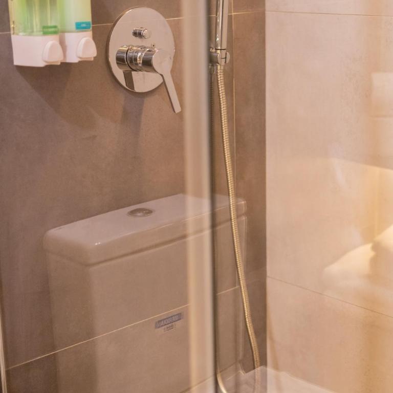 Hostal Carmen-Gran Vía - Basic Triple Room - 9