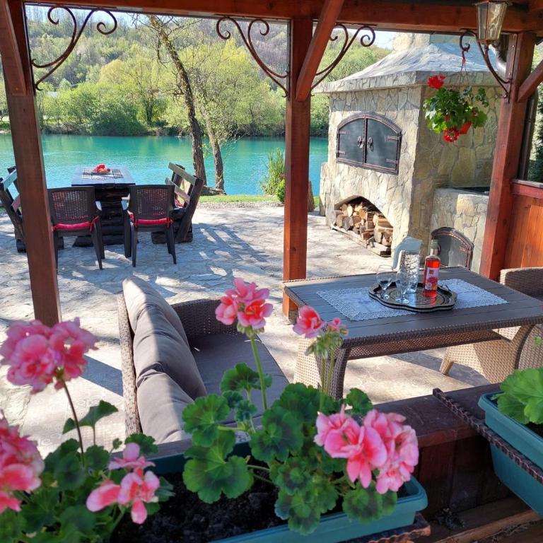 Bosanska kuća Emina - Three-Bedroom Villa - 2