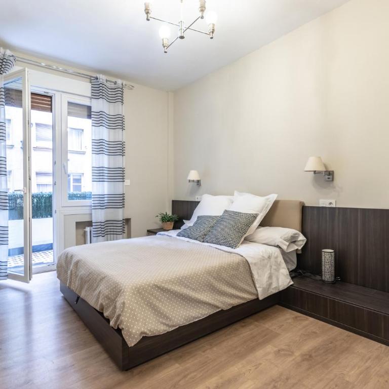 Apartamento en Licenciado Poza - Three-Bedroom Apartment - 16