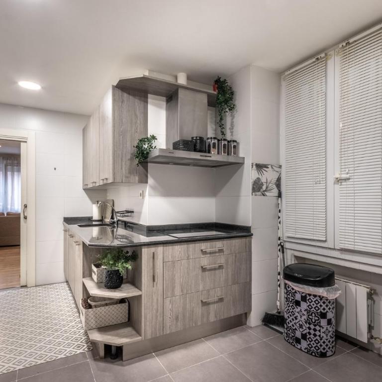 Apartamento en Licenciado Poza - Three-Bedroom Apartment - 24