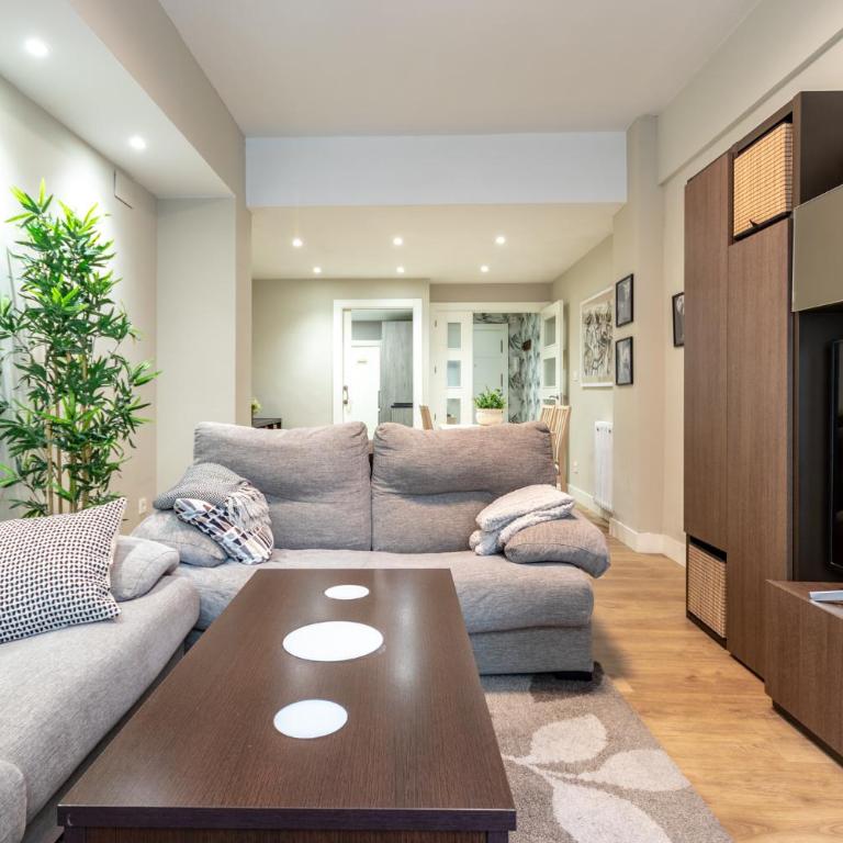 Apartamento en Licenciado Poza - Three-Bedroom Apartment - 22