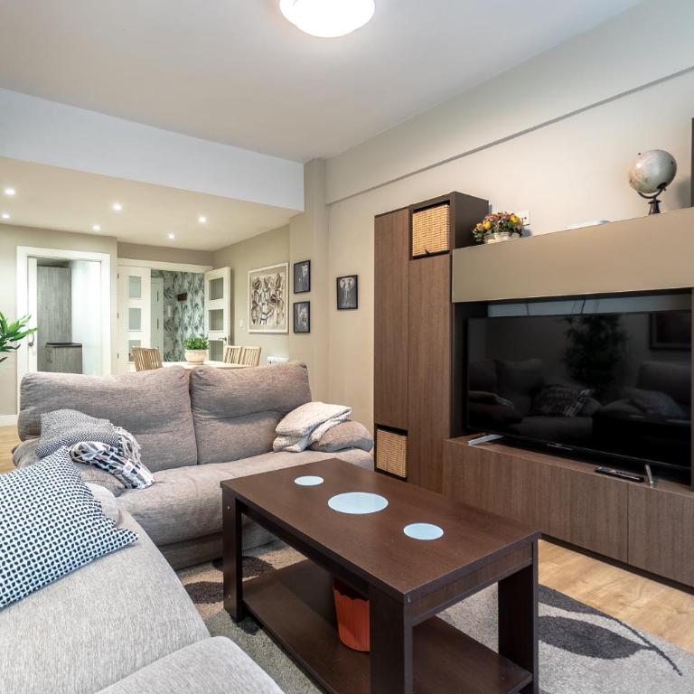 Apartamento en Licenciado Poza - Three-Bedroom Apartment - 26