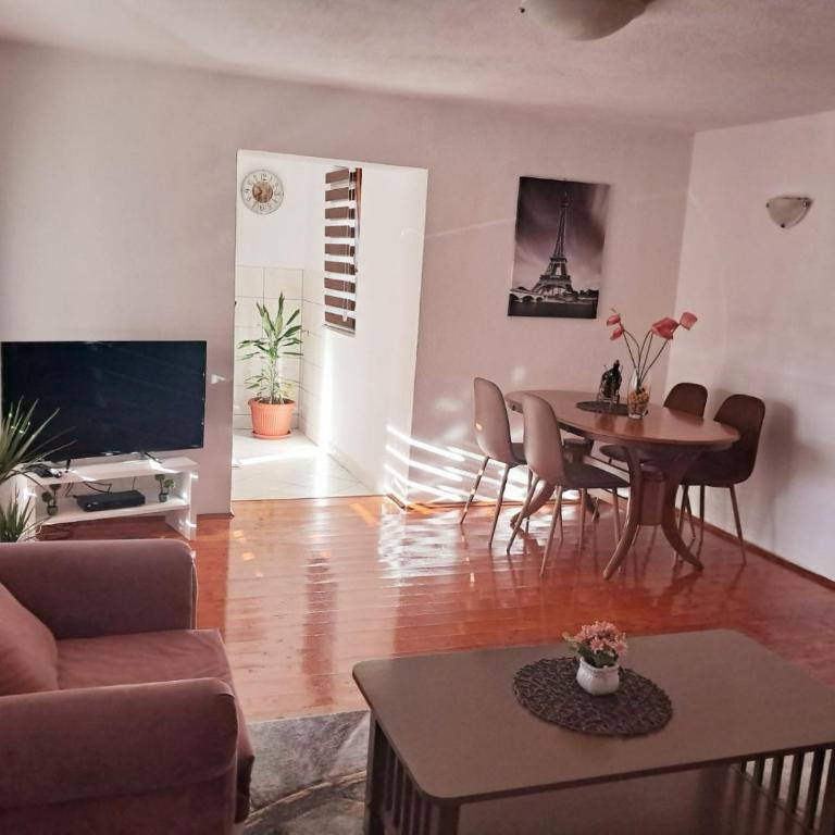 Apartment Beso - Two-Bedroom Apartment - 9